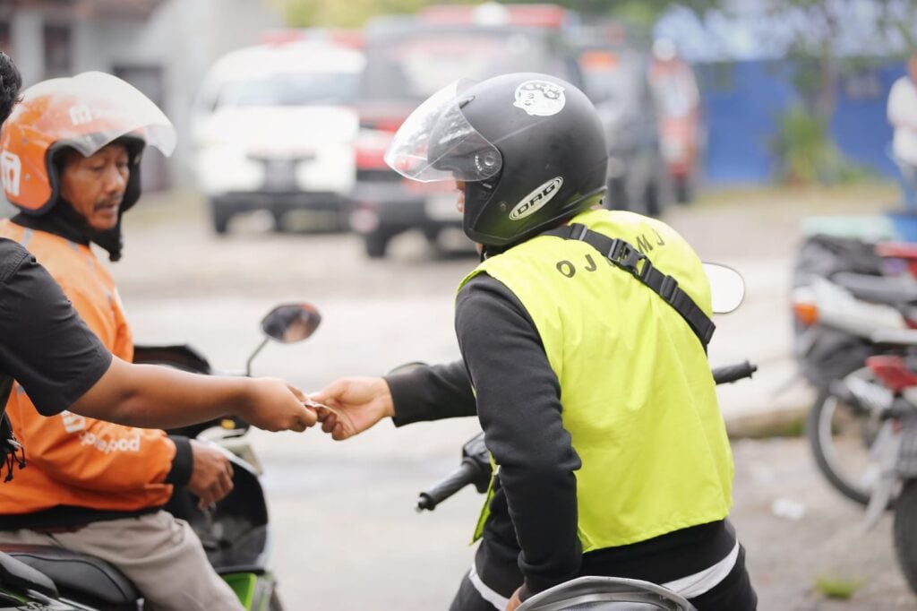 Keuntungan Ekonomi Warga Berlipat yang Bergabung di Ojekmu untuk Melayani Antar-Jemput Penggembira Muktamar 48