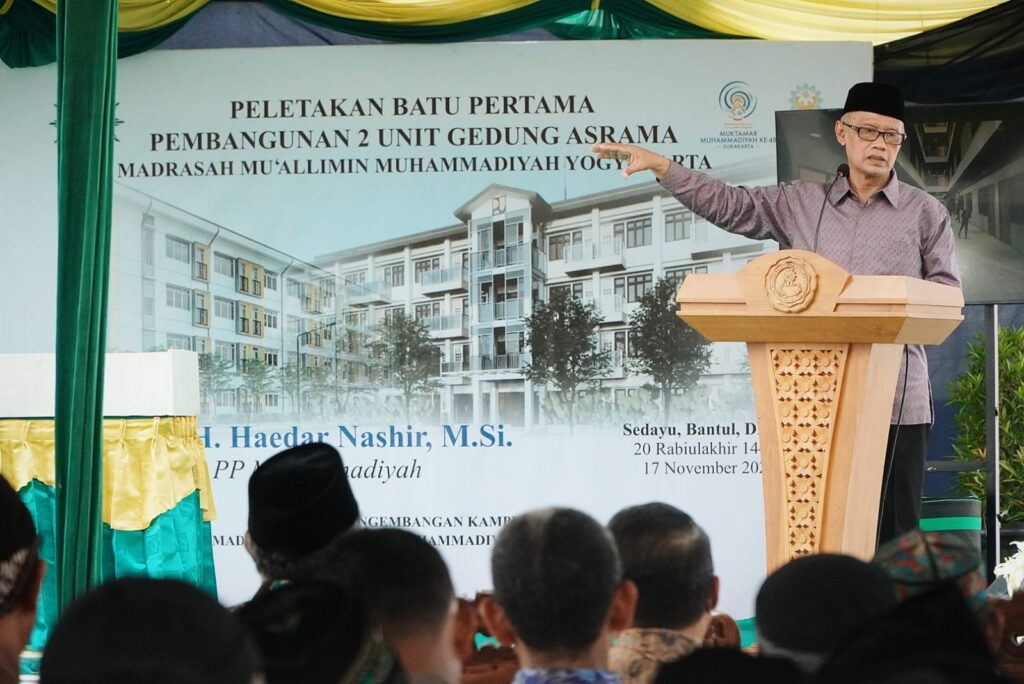 Haedar Nashir Lakukan Peletakan Batu Pertama Gedung Baru Madrasah Muallimin Muhammadiyah Yogyakarta