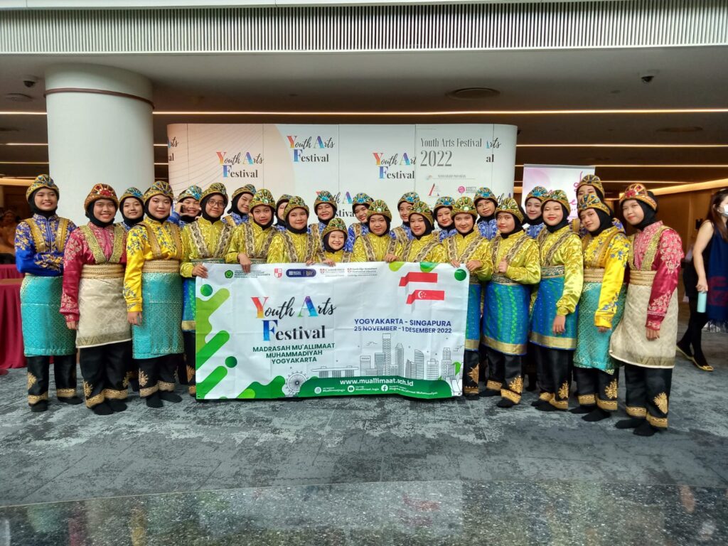 Tim Tari Madrasah Mu’allimaat Raih Gold Award di Singapura