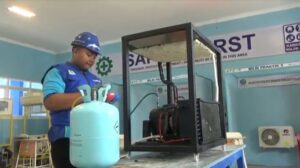 Bantu Nelayan, Siswa SMK Muhammadiyah Gresik 1 Ciptakan Mesin Pendingin Ikan Bertenaga Surya