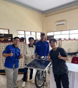 Keren! Mahasiswa Muhammadiyah Ini Ciptakan Sepeda Listrik Tenaga Surya