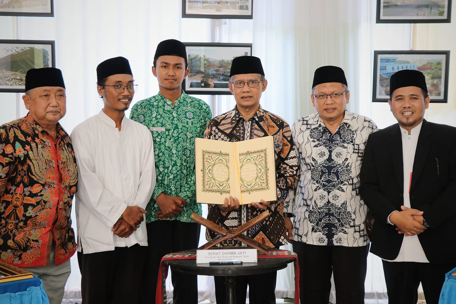 Santri MBS Yogyakarta ini Tulis Ulang Putusan Tarjih dengan Aksara Hanacaraka