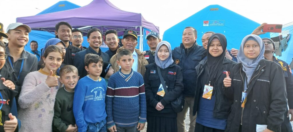 <strong>Salurkan Sembako, LAZISMU Buka Posko dan Kunjungi Penyintas Gempa Turki</strong>