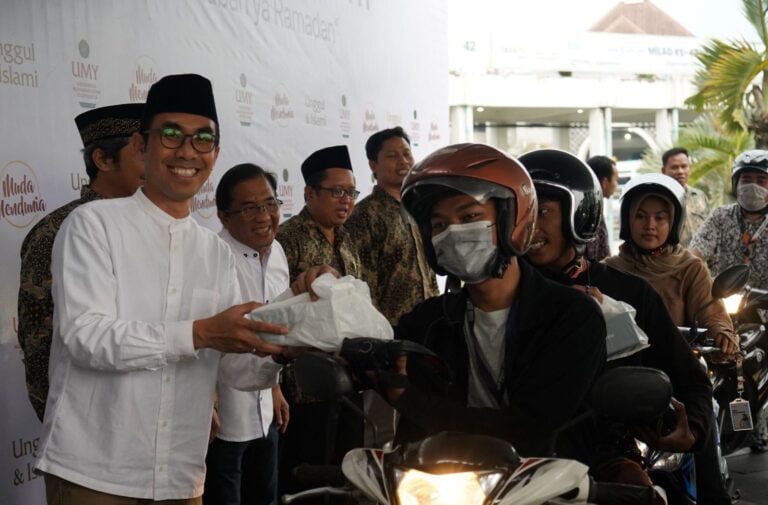 Setiap Hari Selama Ramadan, UMY Sediakan 5 Ribu Porsi Takjil, Non Muslim Juga Boleh Ambil