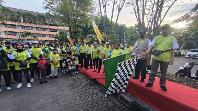 Usaha Membiasakan Pola Hidup Sehat Masyarakat, Kader dan Karyawan Amal Usaha
