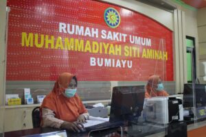 Muhammadiyah Brebes Evakuasi Satu Keluarga Perantau yang Tinggal di Kolong Jembatan