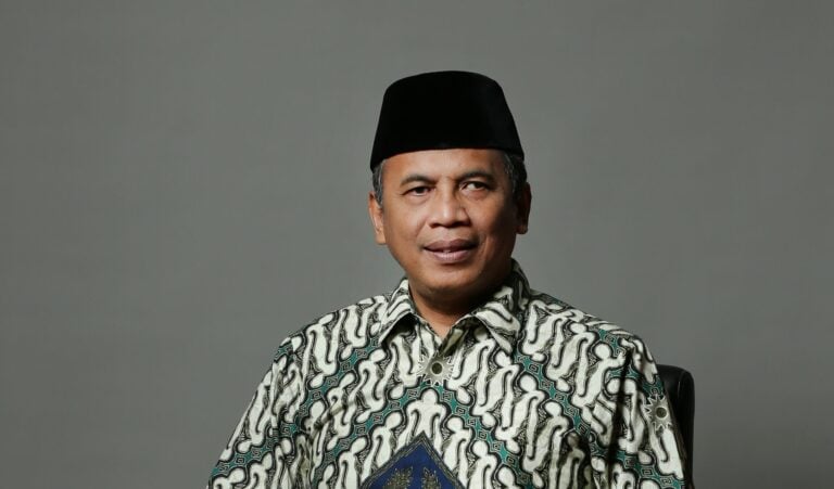 Khutbah Idul Fitri 1444 H, Menghadapi Tantangan Keberagamaan Kontemporer (Dr Agung Danarto, M.Ag)