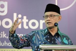 Islam Berada di Tengah, Diantara Kiri-Sosialisme dengan Kanan-Kapitalisme