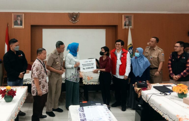 Lazismu Benahi Rumah Rumah dan Berikan Modal Usaha Penyitas Tuberkulosis