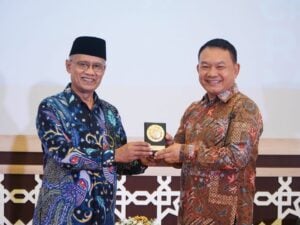 Dudung Abdurachman Bedah Buku di UAD, Haedar Doakan Segera Menjadi Guru Besar