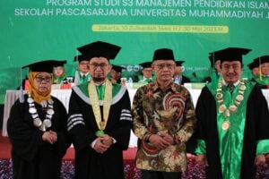 UMJ Anugerahi Ustaz Adi Hidayat Gelar Doktor Kehormatan