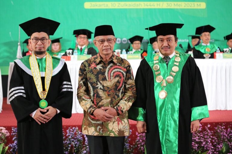 Dianugerahi Gelar Doktor, Ustaz Adi Hidayat Paparkan Urgensi Implementasi Manajemen Pendidikan Islam