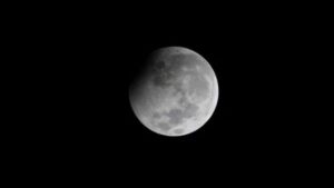 Terjadi Gerhana Bulan Penumbra, Perlukah Melakukan Salat Khusuf ?