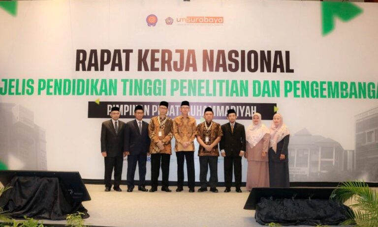 Lima Rektor Dilantik, Irwan Akib Berpesan untuk Menyiapkan Kader Pimpinan PTMA