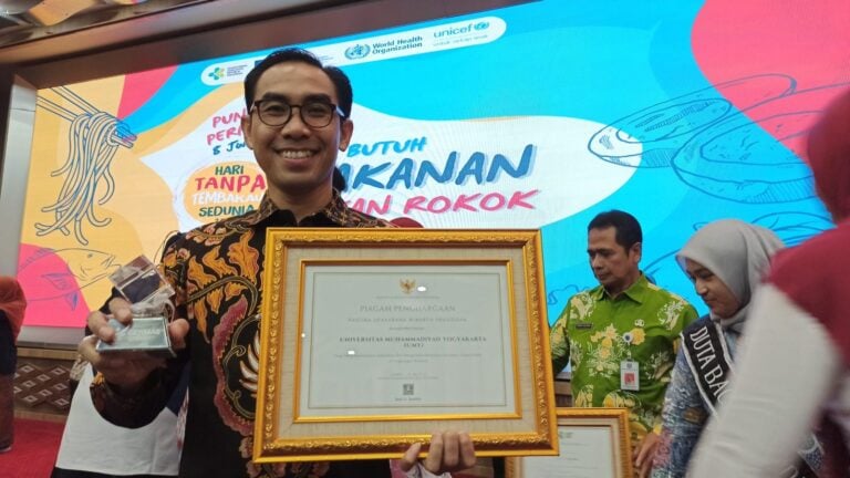 Sukses Ciptakan Kampus Nyaman Tanpa Asap Rokok, UMY Terima Penghargaan Kemenkes RI