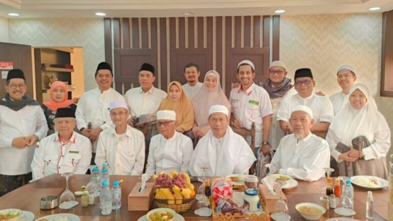 Hangat, Tokoh Teras PP Muhammadiyah dan PBNU Bertemu di Makkah