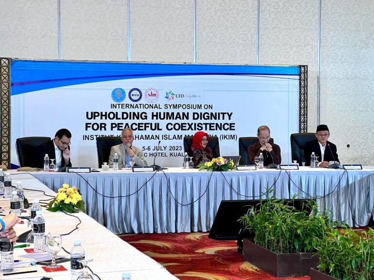 Di Malaysia, Sekum Muhammadiyah Sebut Ajaran Islam Sangat Memadai untuk Menciptakan Perdamaian Dunia