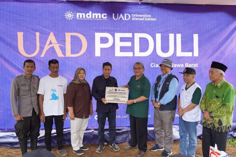 Muhammadiyah Serahkan Bantuan Sumur Bor untuk Warga Burangkeng yang Alami Kesulitan Air Pasca Gempa Cianjur