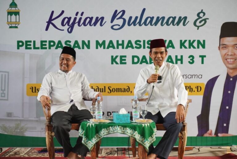 UMRI Lepas 52 Mahasiswa KKN ke Suku Talang Mamak, Dilepas Rektor dan Ustaz Abdul Somad