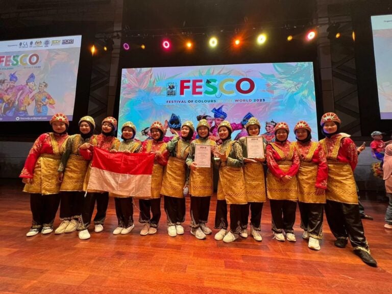 Tim Tari Madrasah Mu’allimaat Raih Penghargaan Pada Festival Seni FESCO 2023 di Malaysia