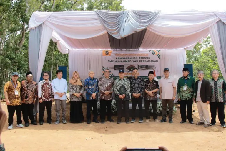 Dadang Ditemani Lima Rektor PTM Letakan Batu Pertama SMK Muhammadiyah di Garut