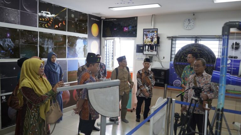 Kunjungi Observatorium Muhammadiyah, Pondok Pesantren ini Kagum dengan OIF UMSU