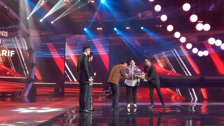 Peduli Nilai-nilai Toleransi dan Kemanusiaan, Syafii Maarif Terima Penghargaan dari Liputan 6 Award