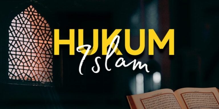 Bolehkah Salat Sambil Membaca Mushaf Al Quran?