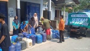 Kemarau Panjang, Muhammadiyah di Jawa Tengah Salurkan 170.000 Liter Air Bersih dan Salat Istisqa