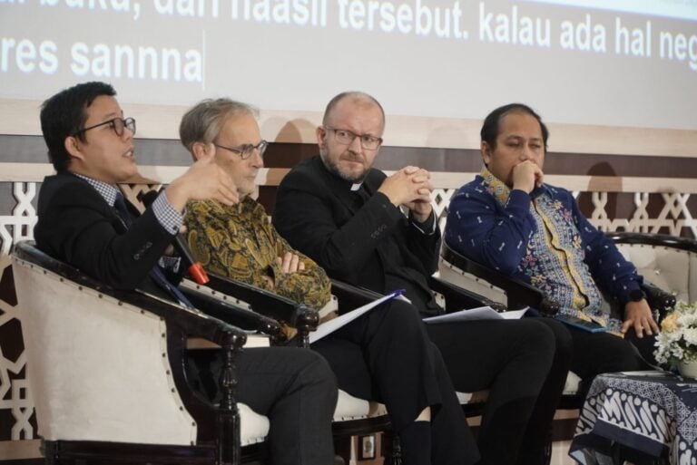 Solusi atas Krisis Iklim saat ini ialah kembali pada Nilai-nilai Agama, bukan Humanisme Sekuler