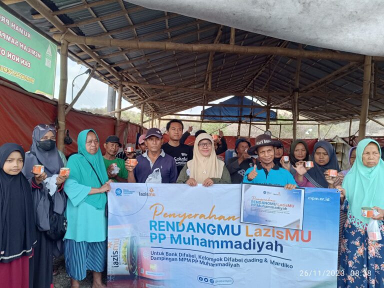 Peduli Gizi Kelompok Pemulung, MPM PP Bagikan Ratusan Kaleng Rendangmu