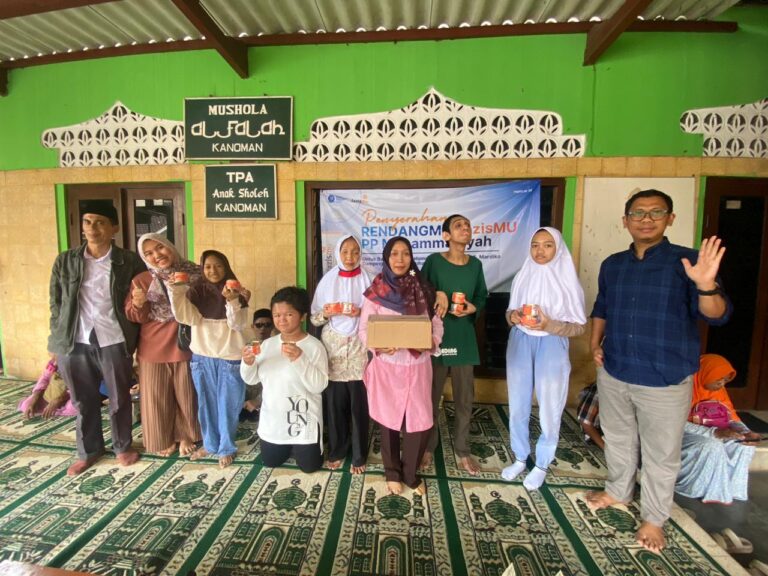 Perhatikan Gizi Kelompok Difabel Dampingan, MPM PP Salurkan Rendangmu