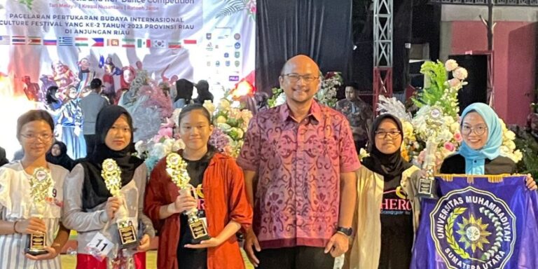 Kalahkan 10 Perwakilan Luar Negeri, Tim Tari UMSU Sabet Juara 1 Lomba Tari