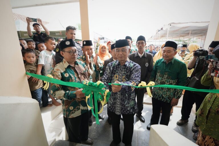 Resmikan Empat AUM Ranting Sawojajar, Busyro: Salatnya Warga Muhammadiyah Melahirkan Peran Keumatan dan Kesemestaan