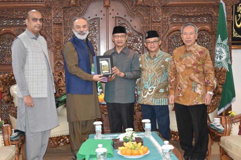 Bahas Kemajuan Umat Islam, Dubes Pakistan Sambangi PP Muhammadiyah
