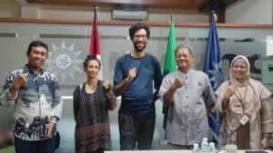 Dua Pesepeda Aktivis Kemanusiaan Internasional Berbagi Pengalaman Penanganan Pengungsi dengan MDMC
