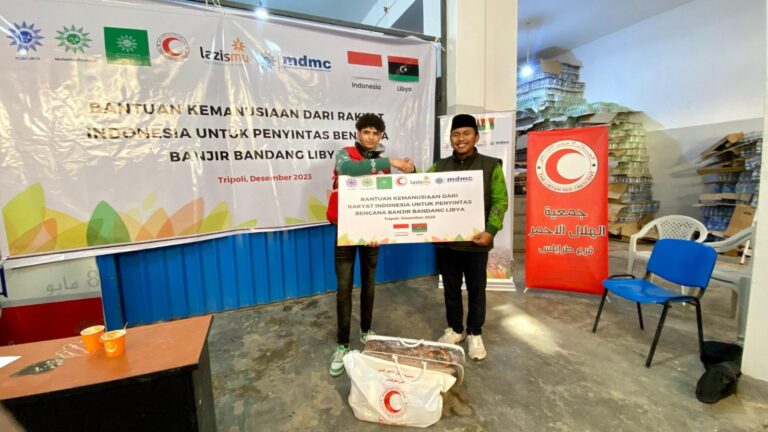 Muhammadiyah Serahkan Bantuan untuk Penyintas Banjir di Libya