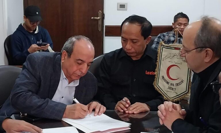 Muhammadiyah Serahkan Alat Kejut Jantung dan Pemanas Musim Dingin kepada Rumah Sakit Palestina di Mesir