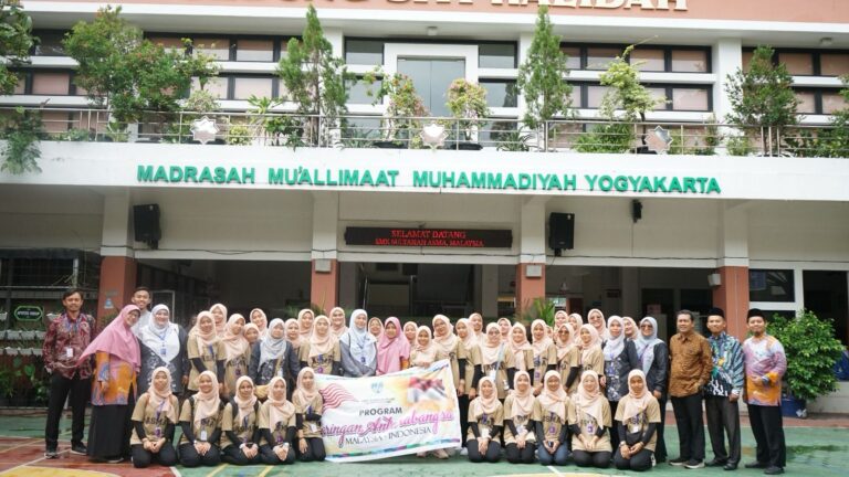 Belajar Budaya dan Sistem Pendidikan, SMK Sultanah Asma Malaysia Kunjungi Madrasah Mu’allimaat