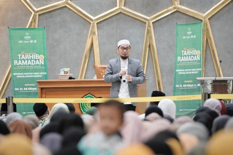 Pesan Ustaz Adi Hidayat kepada Mahasiswa Muhammadiyah: Jangan Tinggalkan Salat Malam