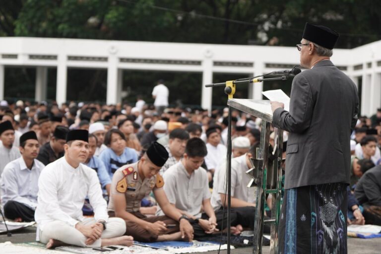 Khutbah Idulfitri 1445 H Puasa Melahirkan Sikap Hidup Tengahan
