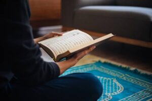 Perbedaan Antara Tilawah dan Tadarus Al Quran, Mana yang Lebih Baik?