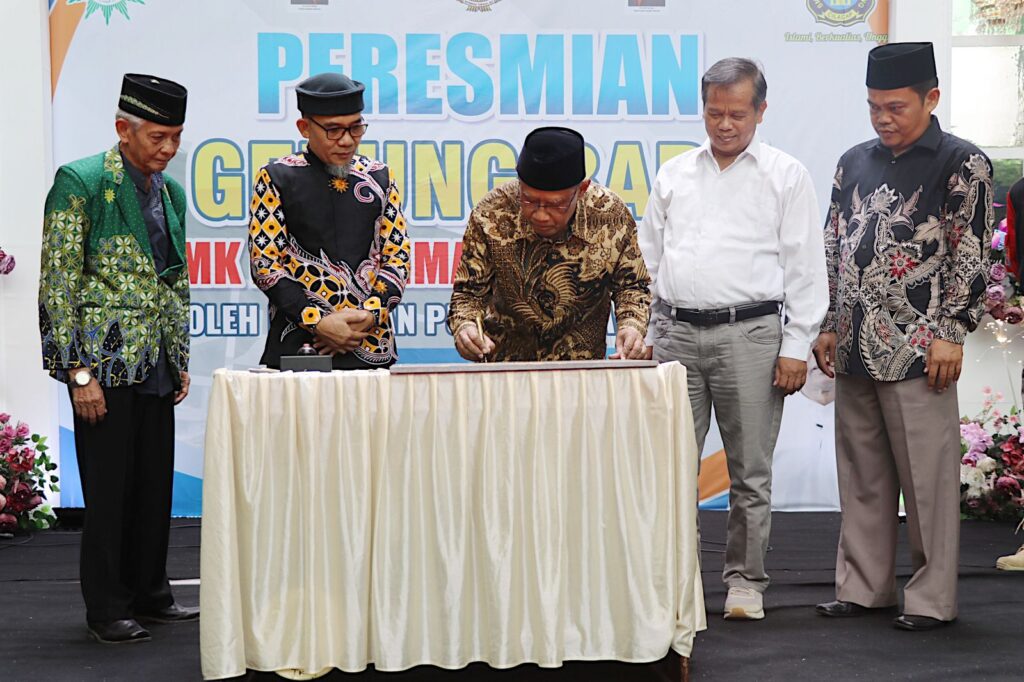 Haedar Resmikan Gedung 4 Lantai SMK Muhammadiyah Sampang Cilacap