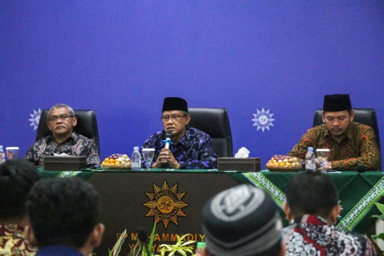 Tidak Oposisi, Tidak Anti Pemerintah, Posisi Muhammadiyah Moderat