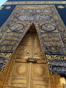 Benarkah Ada Logo Muhammadiyah di Pintu Ka’bah ?