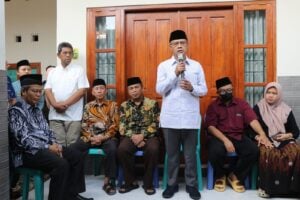 Haedar Nashir Melepas Jenazah Almarhumah Nahar Miladi