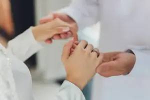 Dalam Mencari Pasangan, Jangan Tergoda oleh Fisik!