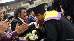 Rhoma Irama Hadiri Wisuda Anaknya di UMS