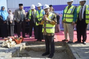 Haedar Nashir Letakkan Batu Pertama Faqih Usman Building UM Gresik Setinggi 8 Lantai
