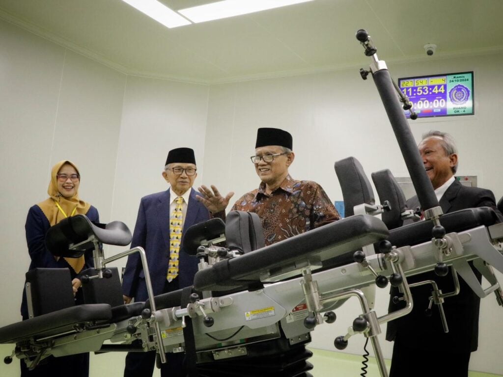 Haedar Nashir Tinjau Rumah Sakit UMS yang Baru Diresmikan